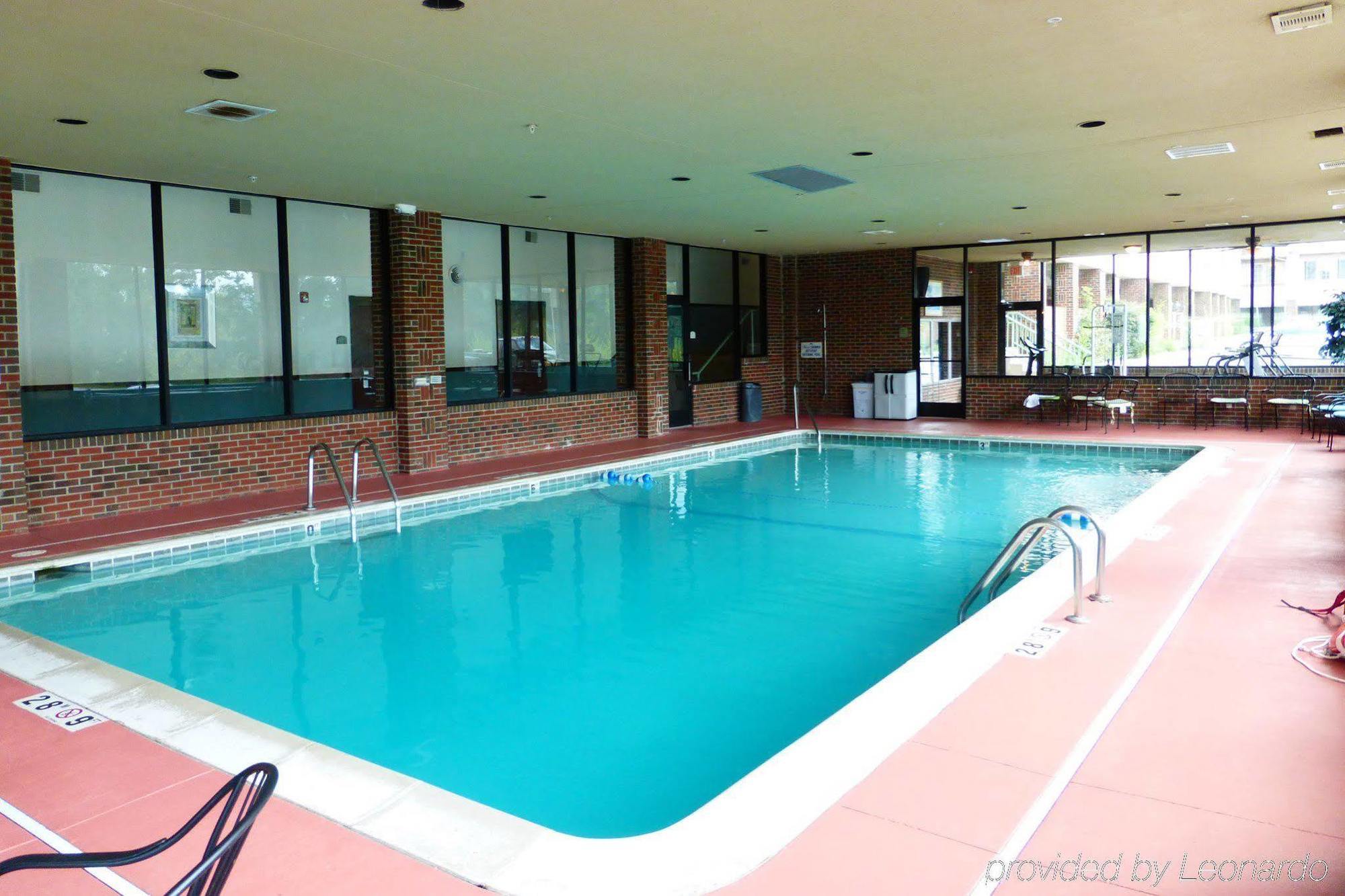 Red Roof Inn & Suites Lake Orion / Auburn Hills Exterior photo